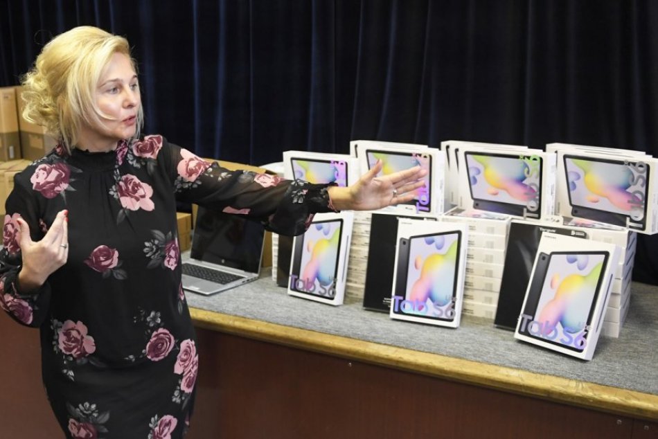 Objektívom: Prvé notebooky a tablety dorazili aj na pedagogickú strednú školu