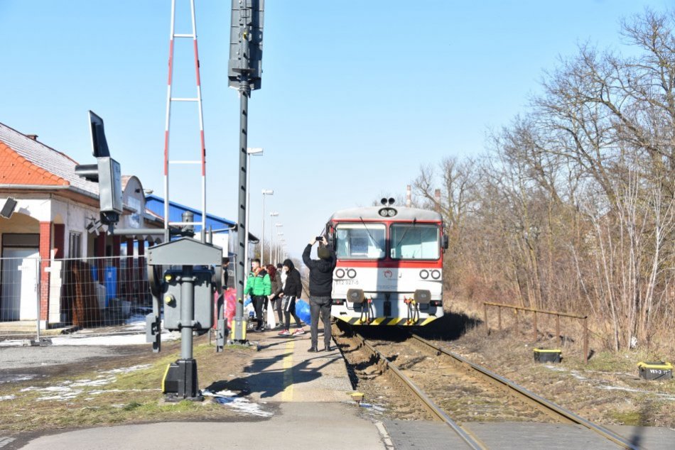 V OBRAZOCH: Mesto a BBSK žiadajú, aby rýchliky opäť zastavovali vo Fiľakove
