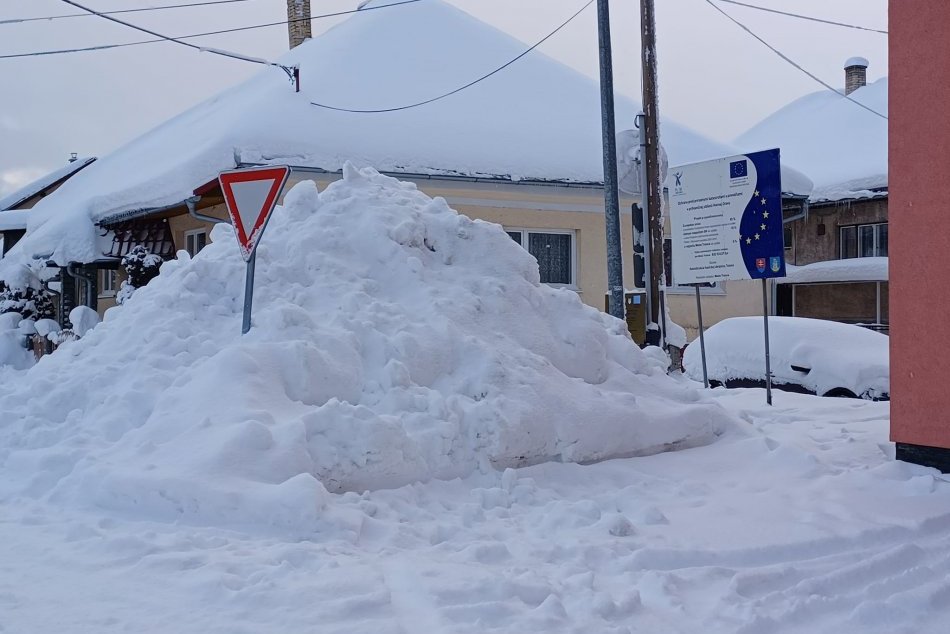 Snehová kalamita v Trstenej
