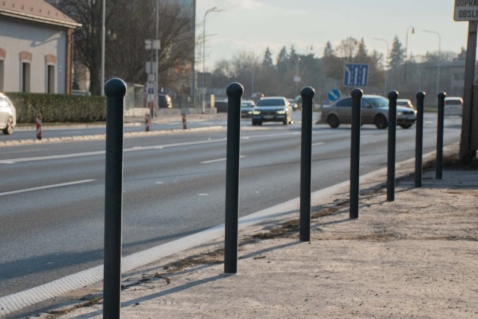 Bezpečnostné stĺpy na križovatke Štefánikovej a Staničnej v Nitre