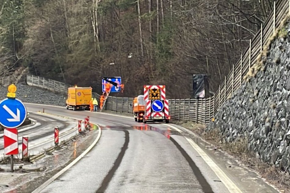 Pri Strečne sa zosunula vozovka