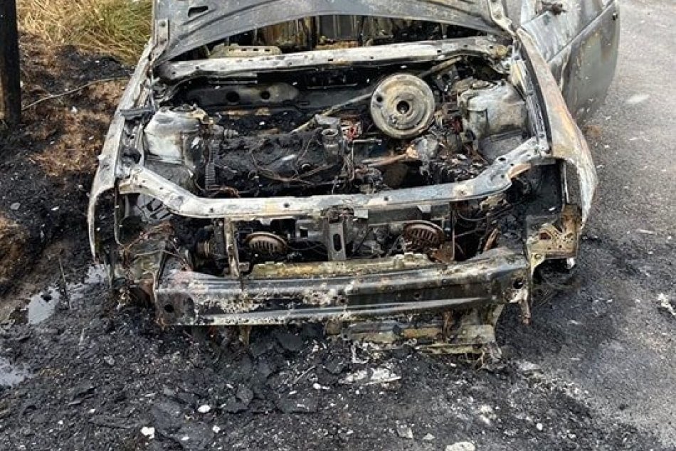 V OBRAZOCH: Vodič s 2,65 skončil v priekope