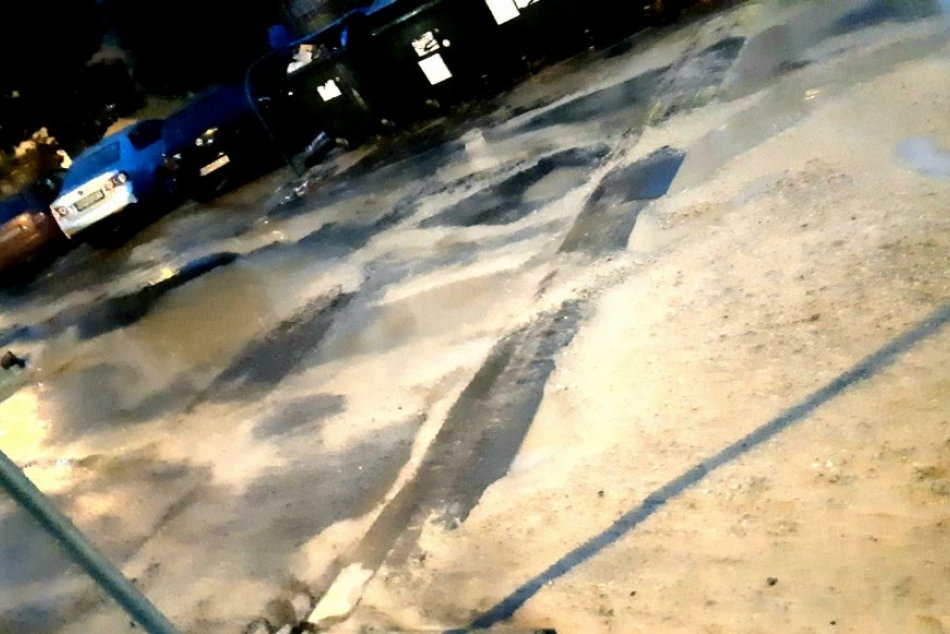 Potopa a prepadnutý chodník na Dieloch