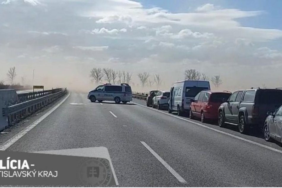 Piesočná búrka na diaľnici D2