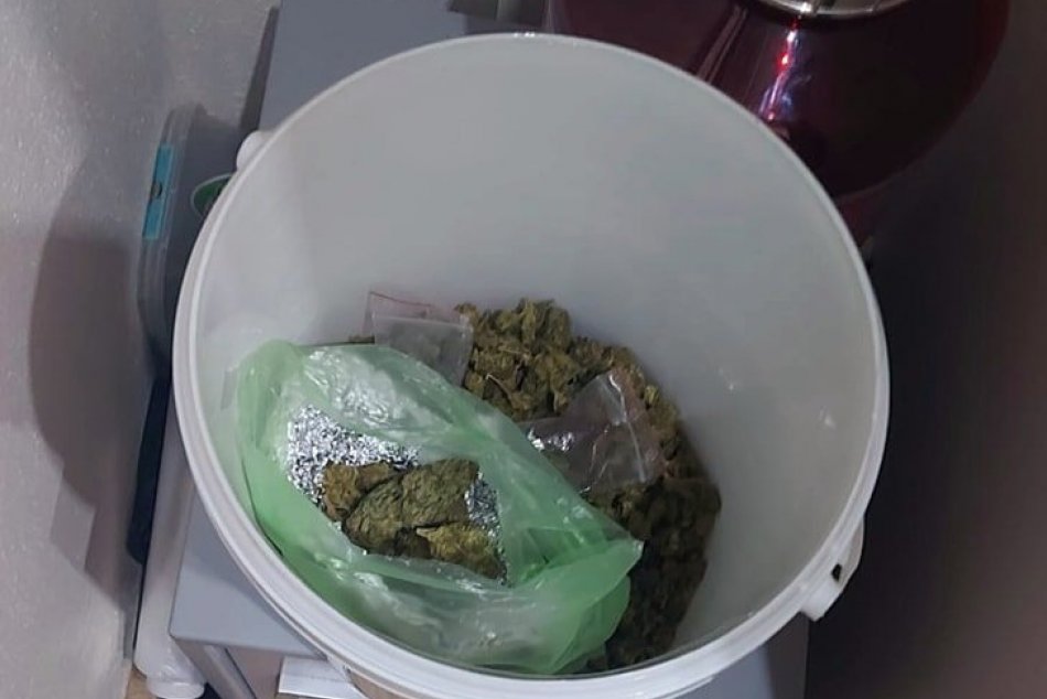Díler zo Senice mal drogy za 30-tisíc eur: Doma aj PIEKOL koláče z trávy!