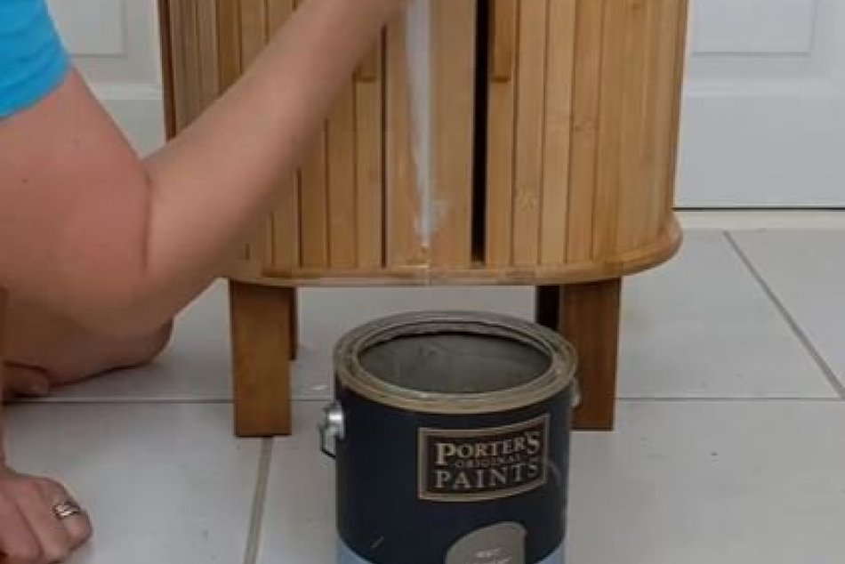 TREND storočia? Žena si doma lacno vyrobila nočný stolík z chlebníkov!