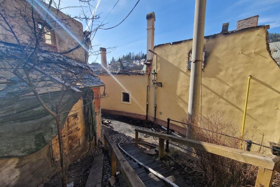 Druhý deň po požiari v Banskej Štiavnici