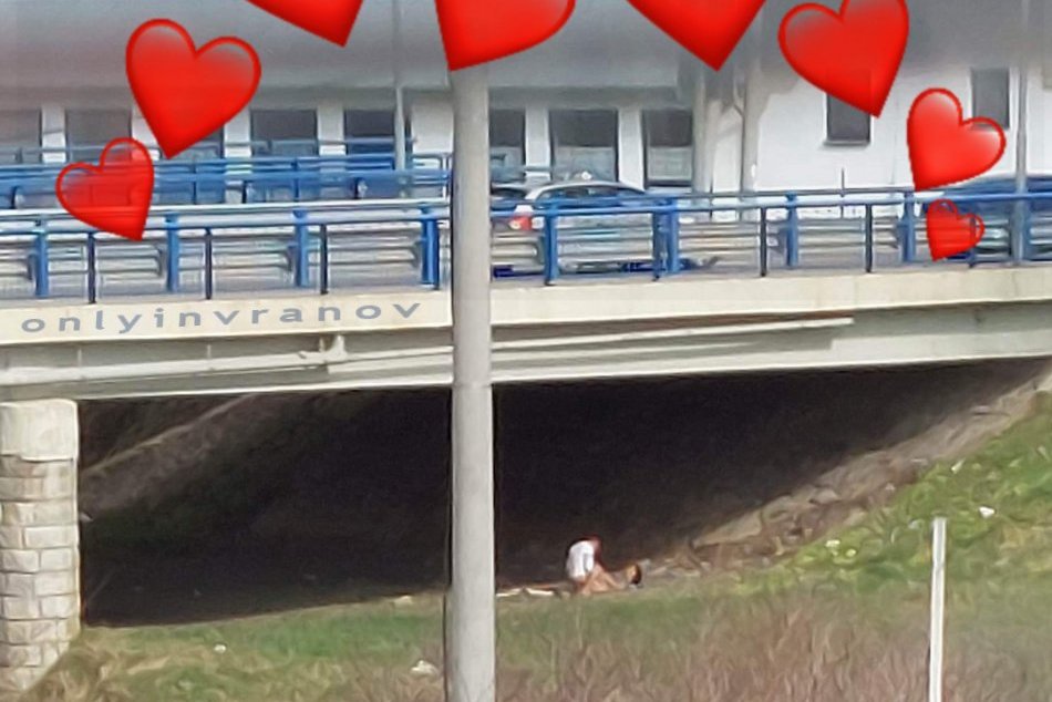Objektívom: Párik vo Vranove nad Topľou sa s tým nemaznal