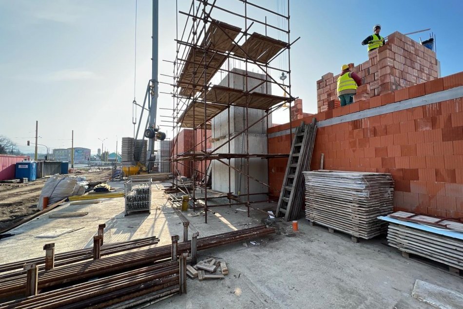 Objektívom: Priebeh výstavby 25 moderných bytov na Solivarskej v Prešove