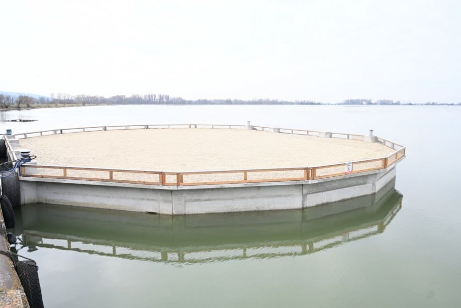 Plávajúce ostrovy na Sĺňave