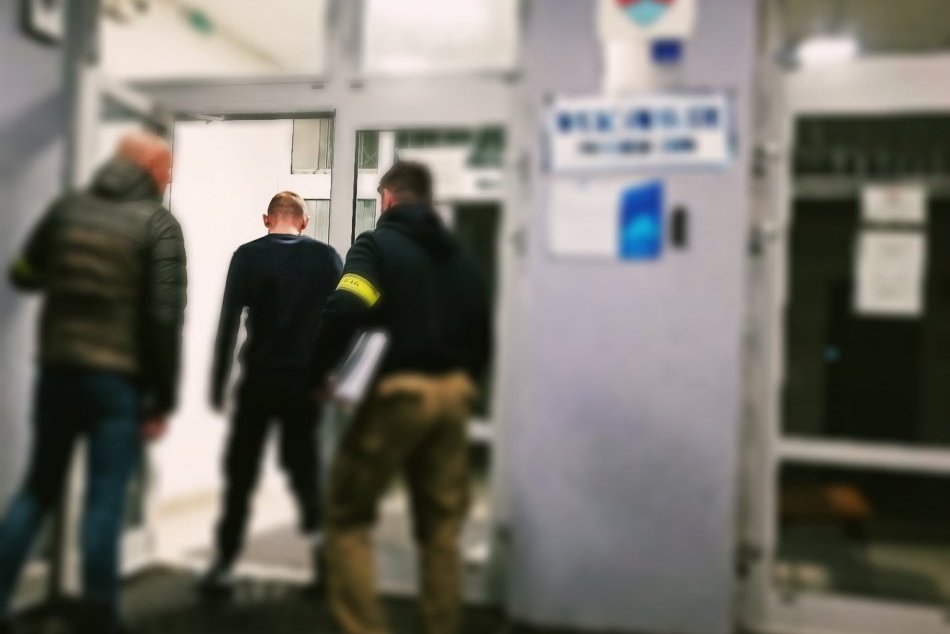 V OBRAZOCH: Zlodeji kradli alkohol aj granule pre psov