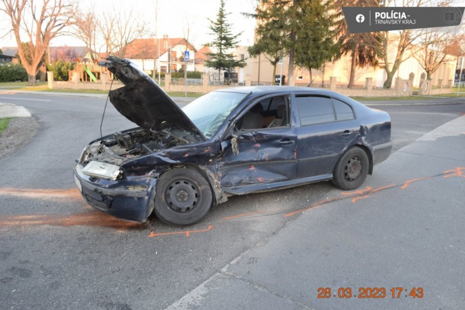 Zrážka auta s autobusom