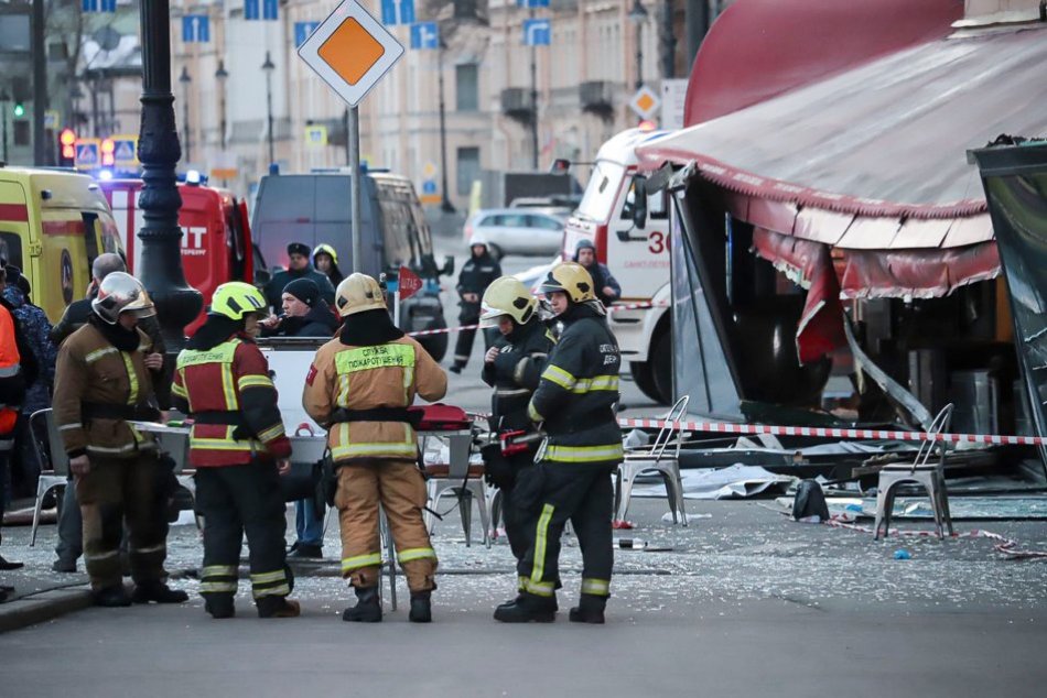 Mohutná explózia v kaviarni v ruskom Petrohrade.