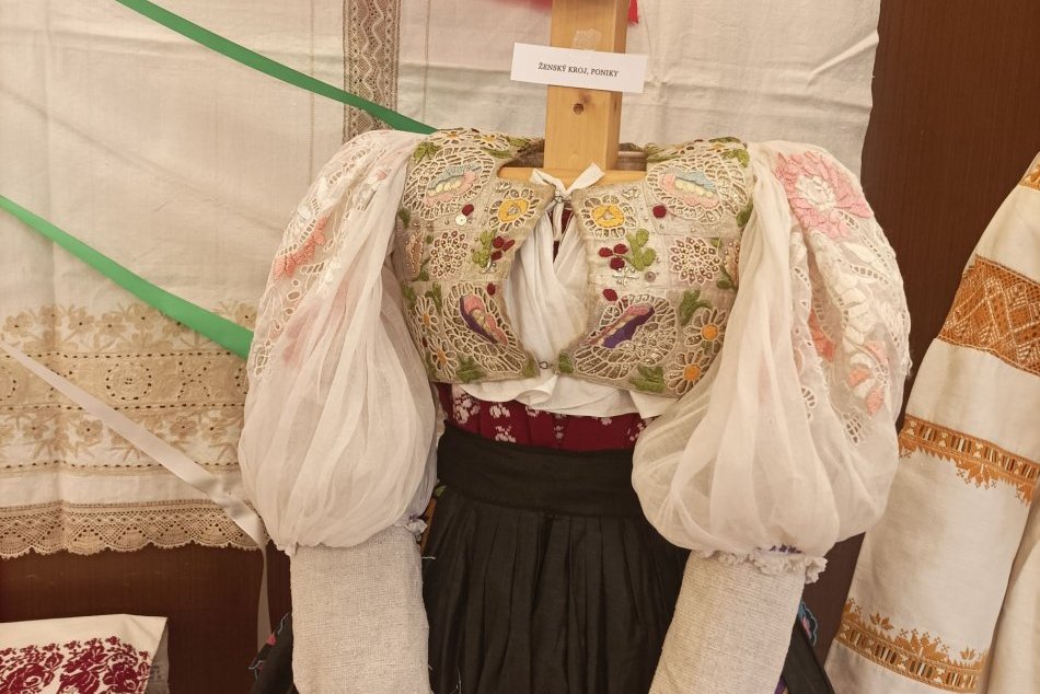 V OBRAZOCH: Výstava To vajíčko maľovanô v Sliači