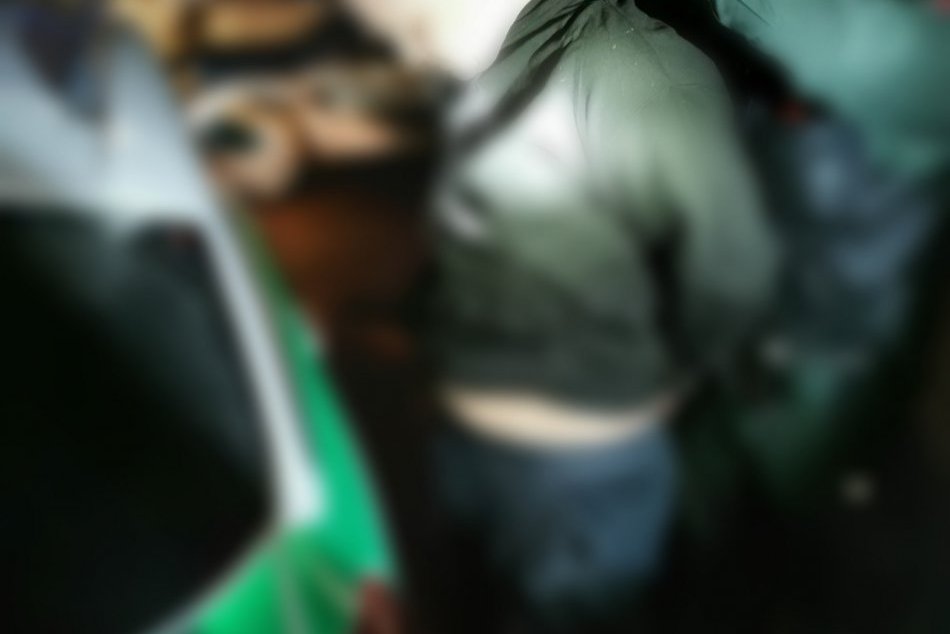 V OBRAZOCH: Mladík bodol nožom dievčinu