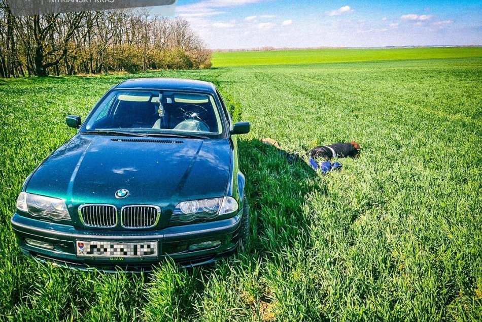 Policajti pri zastavovaní auta použili streľbu