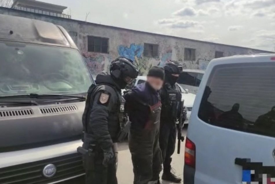 Polícia zatkla muža, ktorý neustále volal na 158