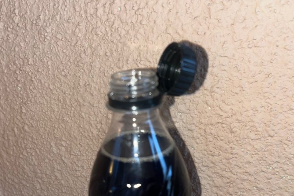 Coca-Cola má nový systém uzáverov