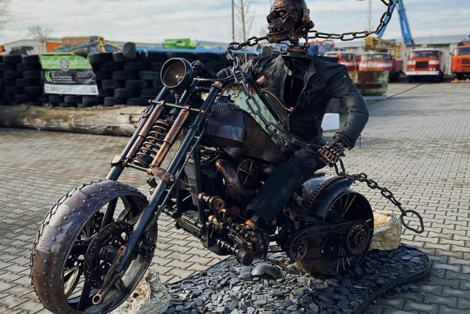 Východniar s rodinou robia zo šrotu neuveriteľné diela