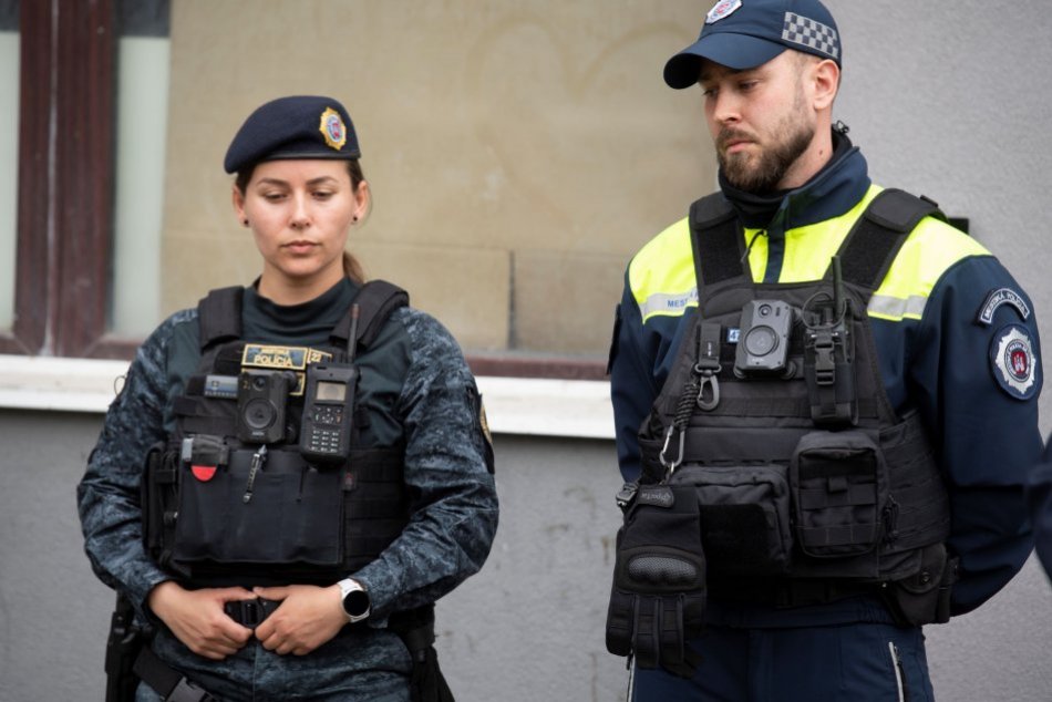 Telové kamery vo výbave mestských policajtov