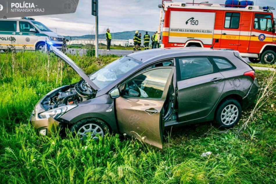 Nehoda autobusu v priemyselnom parku