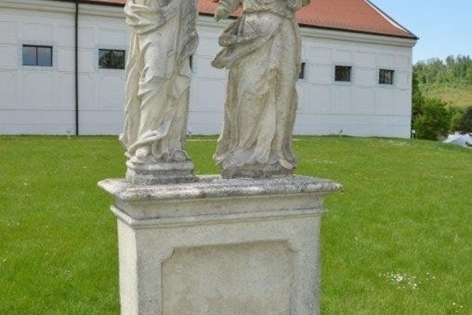 Vandal poškodil vzácnu sochu