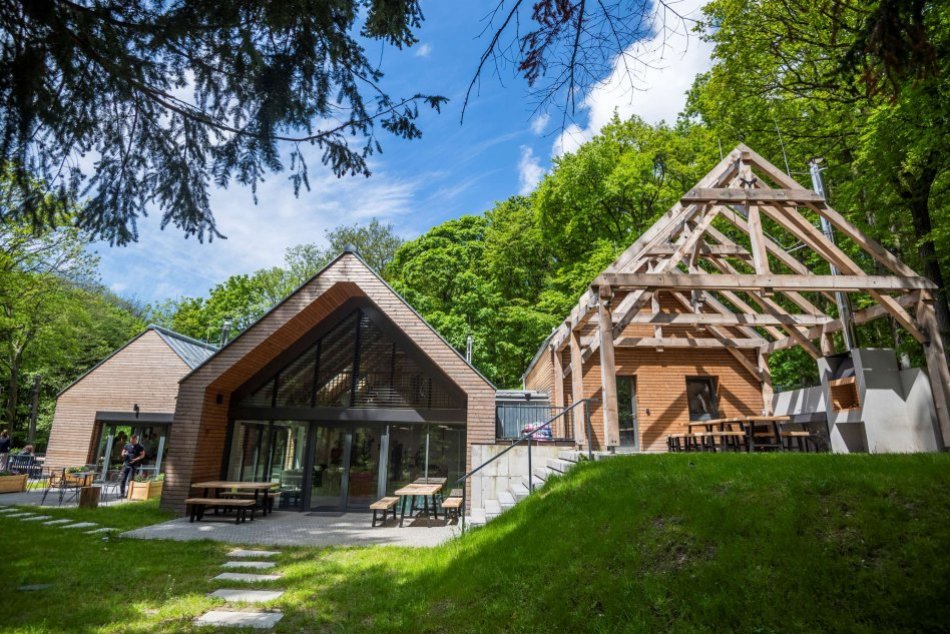 Centrum v lesoparku na Kolibe