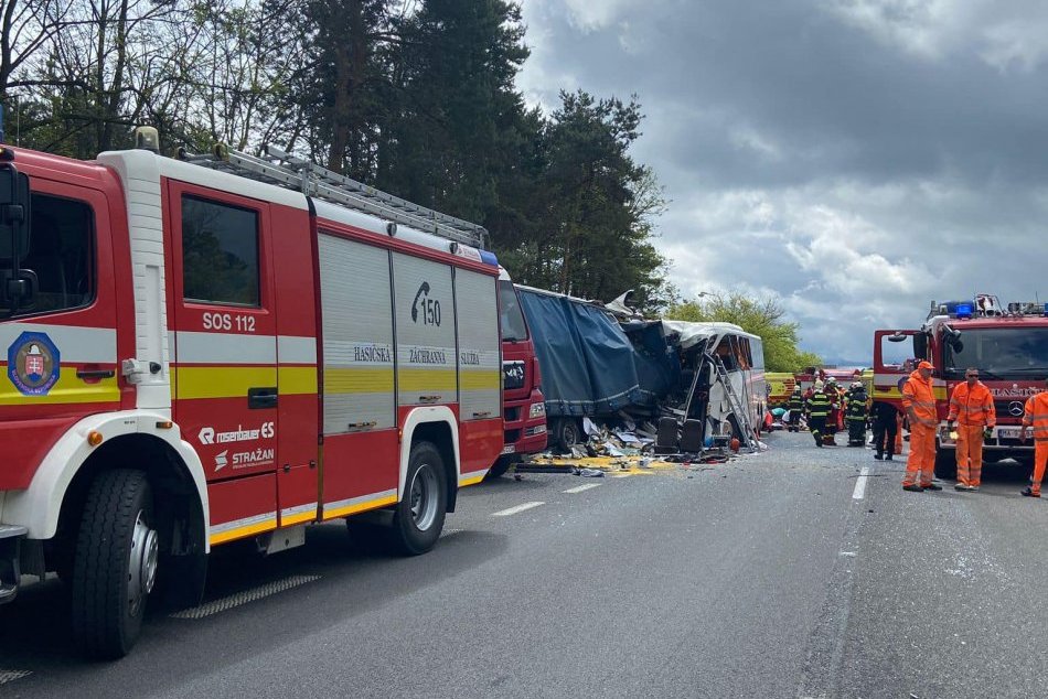 Nehoda autobusu na D2