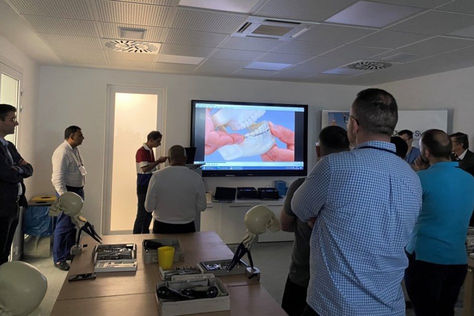 V OBRAZOCH: V Rooseveltovej nemocnici trénovali operácie zlomenín tváre