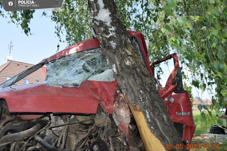 Polícia vyšetruje dva NÁRAZY do stromov
