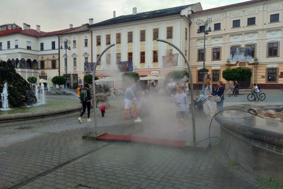 V OBRAZOCH: Obľúbené vodné hmly sú opäť v Bystrici