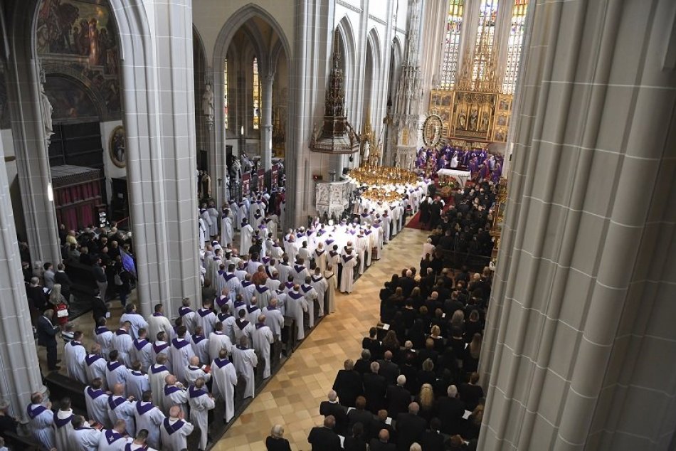 V Košiciach sa koná posledná rozlúčka so zosnulým arcibiskupom A. Tkáčom