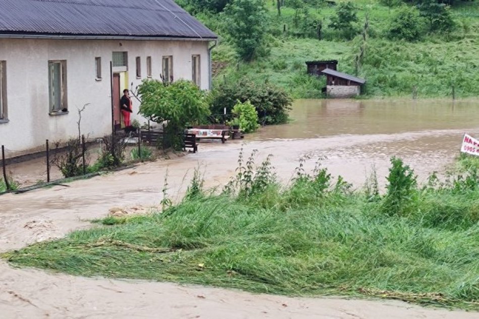 V OBRAZOCH: V obci Beluj je pre vybrežený potok mimoriadna situácia