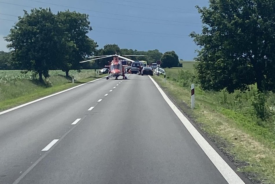 Tragická nehoda dvoch vozidiel pri Nových Zámkoch