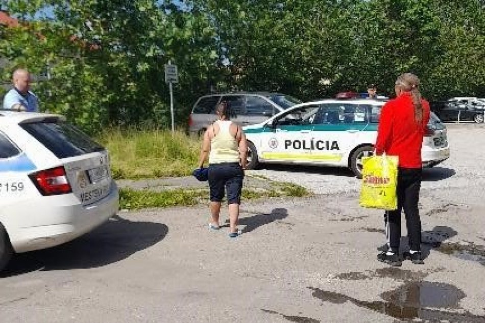 V OBRAZOCH: Mestskí policajti zachránili ľudský život