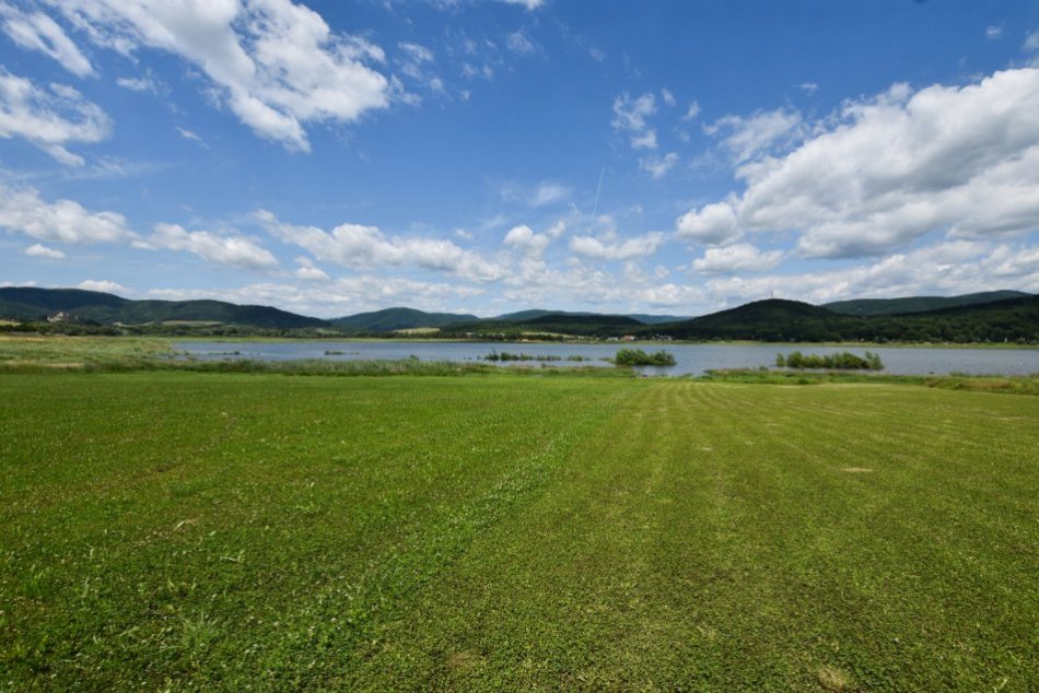 OBRAZOM: Kúpanie v Ružinej podľa obcí skomplikuje málo vody aj zarastené brehy