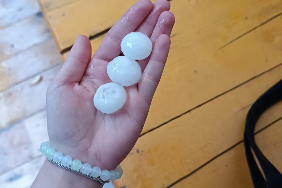 Krúpy zasypali Slovensko 23. júna 2023