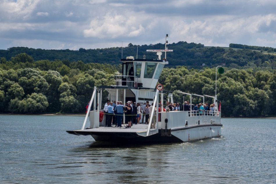 Kompa z Radvane nad Dunajom do Neszmélyu