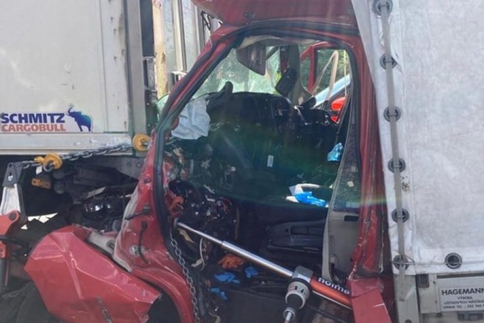 Dve nehody na diaľnici v smere do Českej republiky