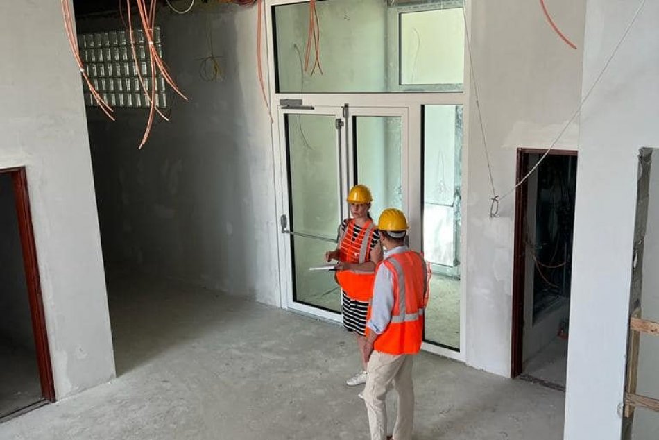 Problémy pri rekonštrukcii školy v Rusovciach