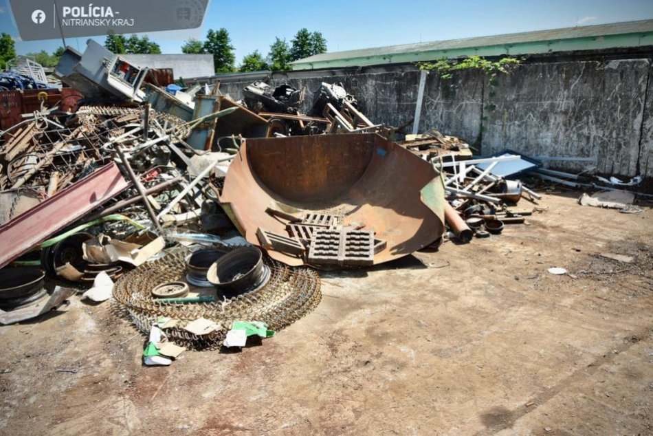 Chytili zlodejov kanalizačných poklopov