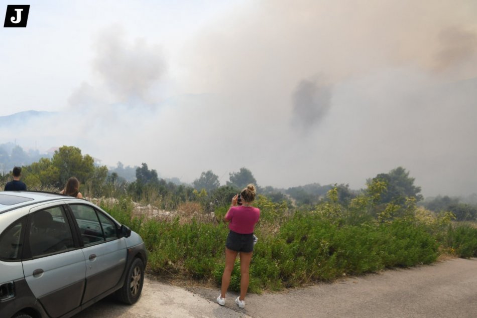 Objektívom: Júlový požiar v Chrovátsku zachvátil už aj budovy