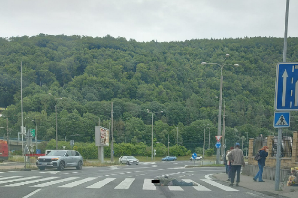 Objektívom: Na ceste v Banskej Bystrici spal človek