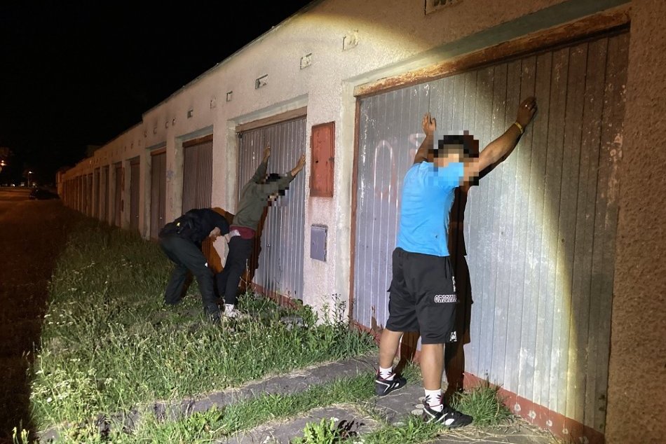 V OBRAZOCH: Mladíci ukradli 460 metrov elektrických káblov