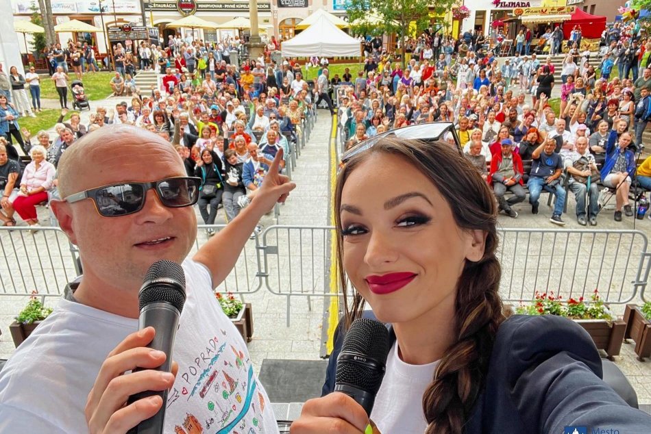 Zaplnené námestie a festivalové atmosféra v Poprade