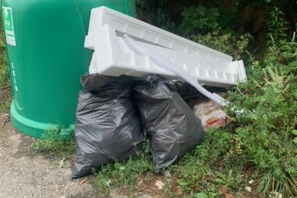 V OBRAZOCH: Nelegálne skládky v uliciach Banskej Bystrice