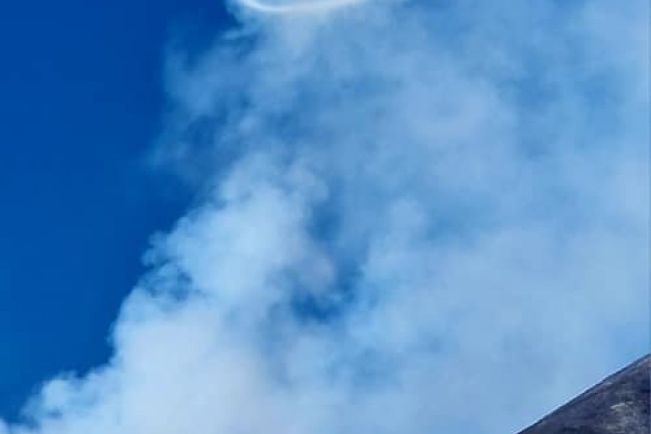 Ojedinelý úkaz nad sopkou Etna