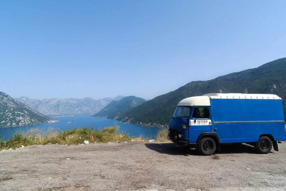 V OBRAZOCH: Trio kamarátov brázdilo Európu na vyše 30-ročnej Avii