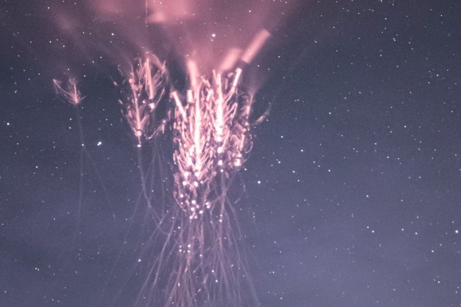 V OBRAZOCH: Stanislav pri fotení Perzeidov zachytil nadoblačné blesky