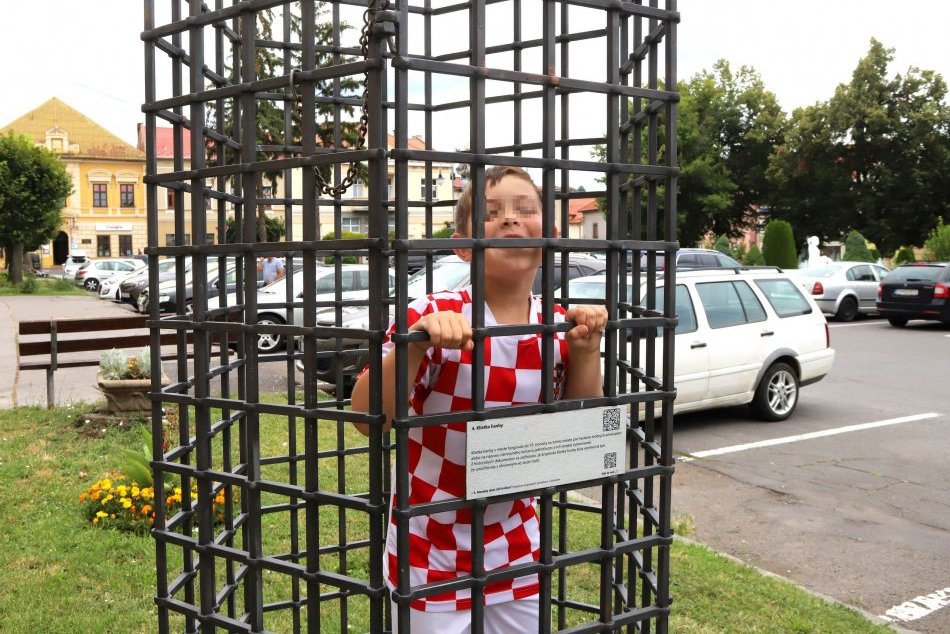 V OBRAZOCH: Klietka hanby na Svätotrojičnom námestí v Krupine